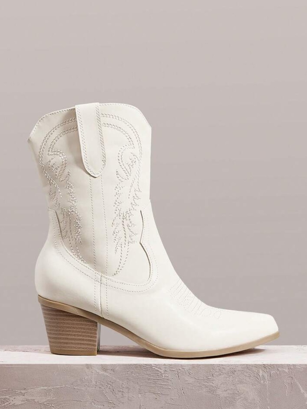 Short white cowgirl boots